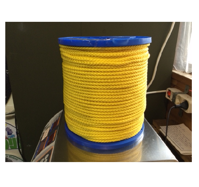 Rol geel gevlochten touw ongeveer meter lang 6 mm dik